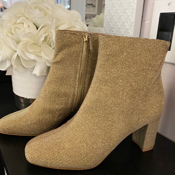 RARE!! FP ✌🏽FREE PEOPLE ✖️ Beautiful Heeled Gold Glittery Booties BNIB!! - Picture 3 of 7